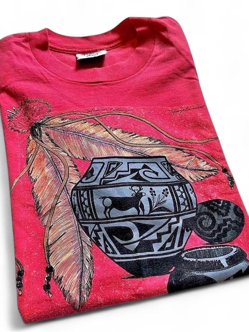 Vintage 1990s womens Pink Graphic Tee with western Native Pottery & Feathers XL